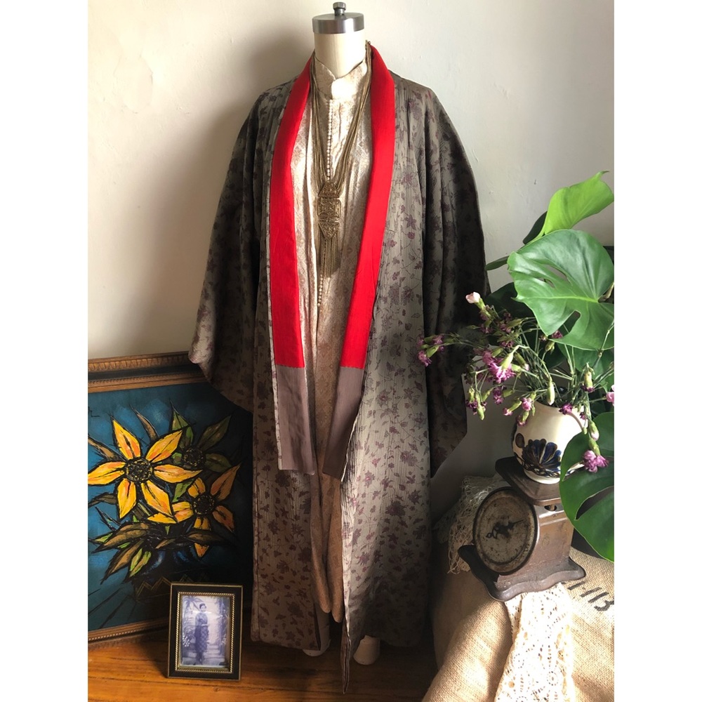 Victorian Silk-Floral Vintage Japanese Kimono - Picture 1 of 8